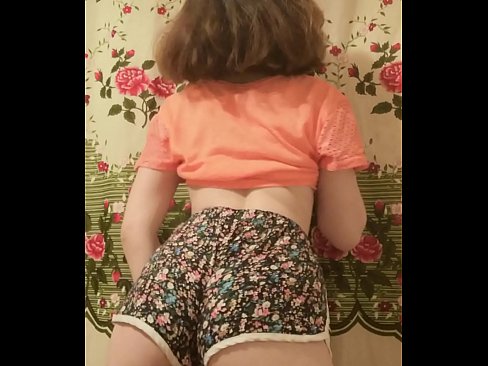 ❤️ Sexy na batang babe na hinuhubad ang kanyang shorts sa camera ❤️ Anal video sa amin ❌