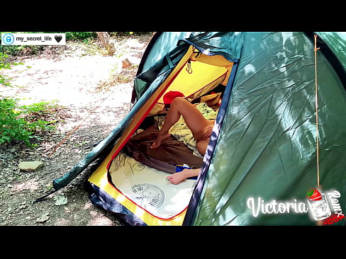 ❤️ Nakuha sa camera Madamdaming haltak off Stranger in a tent ❤️ Anal video sa amin ❌