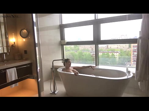 ❤️ Napakalaking babe madamdamin jerking off ang kanyang puki sa banyo ❤️ Anal video sa amin ❌
