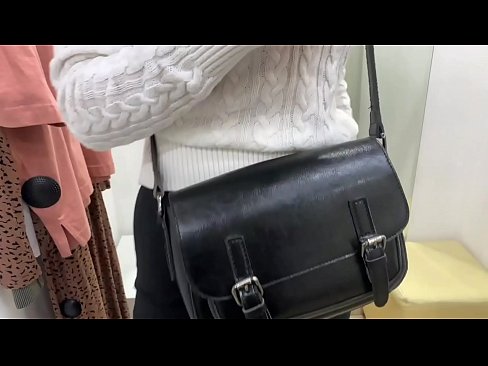 ❤️ Pampublikong masturbesyon ng batang asong si FeralBerry na may dildo sa fitting room ❤️ Anal video sa amin ❌