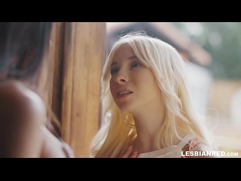 ❤️ Umuwi si Girl pagkalipas ng ilang buwan at kinain niya ang puki ng kanyang madrasta ❤️ Anal video sa amin ❌