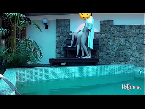 ❤️ Inaanyayahan ni Boss ang kasambahay sa pool, ngunit hindi napigilan ang init ❤️ Anal video sa amin ❌