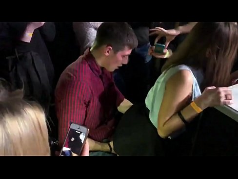 ❤️ Tunay na sex sa isang Russian nightclub. Ang 18-taong-gulang na batang babae na Ruso sa anus at puki ay nakipagkamay sa isang nightclub ❤️ Anal video sa amin ❌