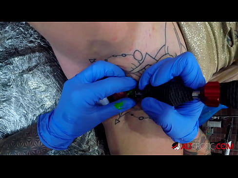 ❤️ Nagpa-tattoo sa kanyang klitoris ang sobrang tattoo na hottie na si Sully Savage ❤️ Anal video sa amin ❌